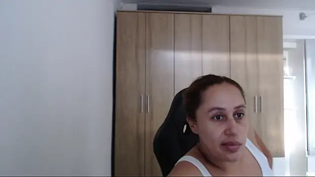 RoxanaLove9's cam snapshot