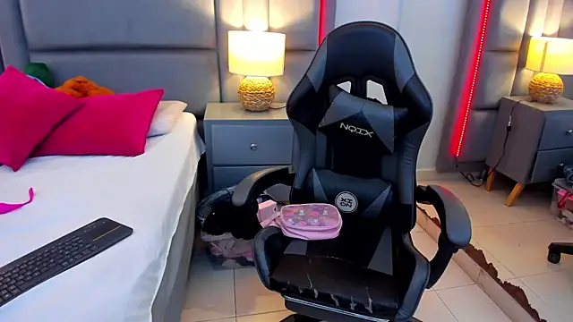 GabyMoreau's cam snapshot