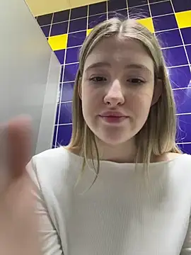 littlebitchesss live sex cam