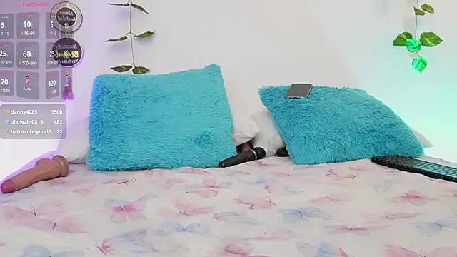 saraBow's cam snapshot