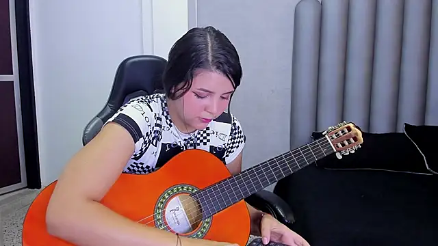 Charlotte-Star's cam snapshot