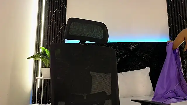 Emy_leon's cam snapshot