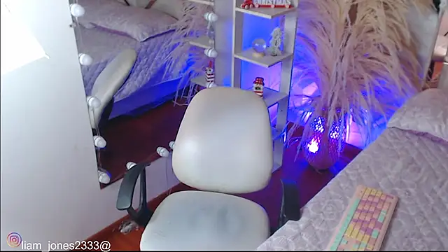 Jonesliam23's cam snapshot