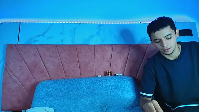 HellAndDante_'s cam snapshot