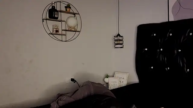 Antonella_RiosFG's cam snapshot