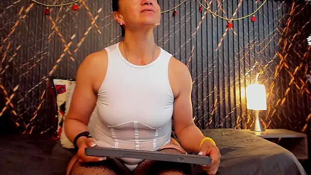 clara_heat's cam snapshot