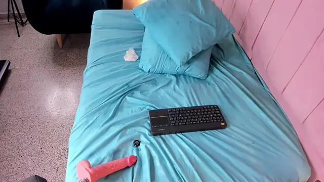 Hillary_Collins1's cam snapshot