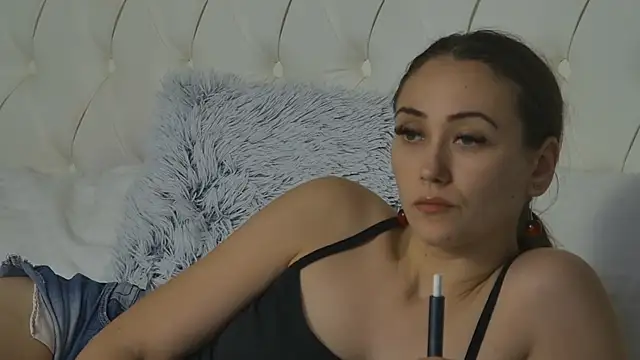 AliceMunro's cam snapshot