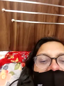 Mahira_sharma01's cam snapshot