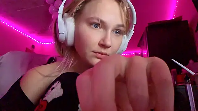 KarinRobertson's cam snapshot