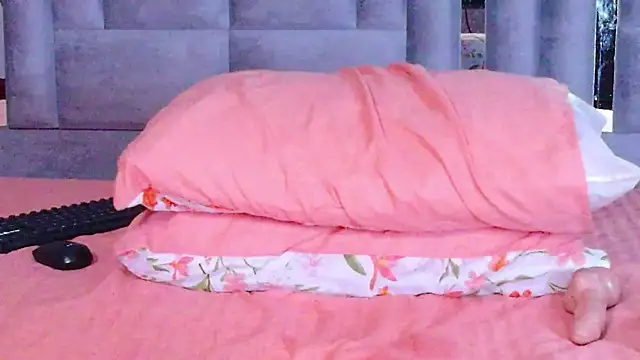 cutepetitee's cam snapshot