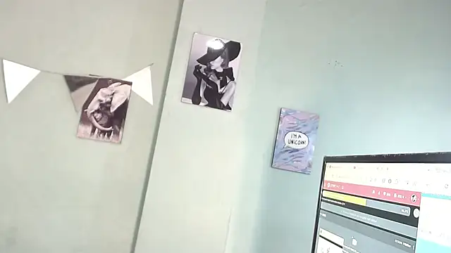 emma_stone54's cam snapshot