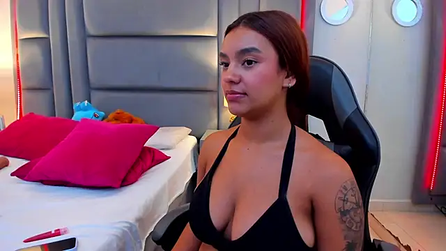 GabyMoreau's cam snapshot