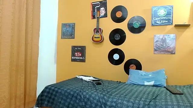 skinnyverus18's cam snapshot