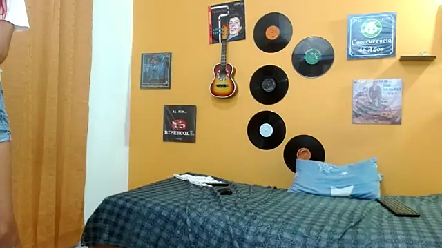 skinnyverus18's cam snapshot