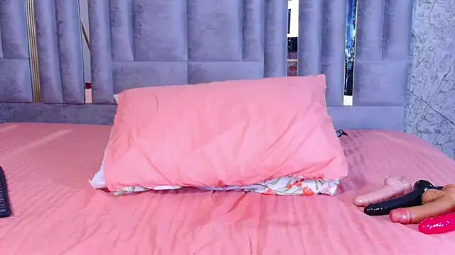 cutepetitee's cam snapshot