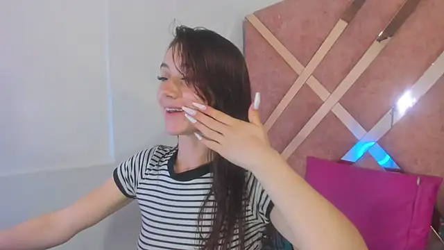 Amy_Kobold3's cam snapshot