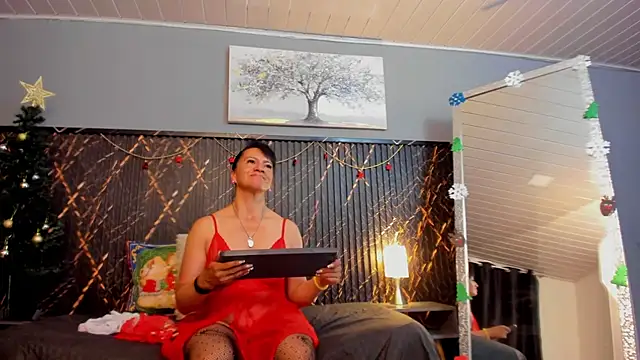 clara_heat's cam snapshot