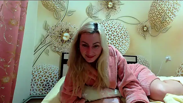 Yourrealgirl's cam snapshot