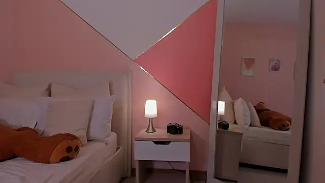 mae_lyra's cam snapshot