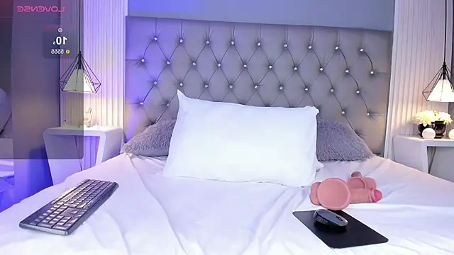 LunaBloomn's cam snapshot