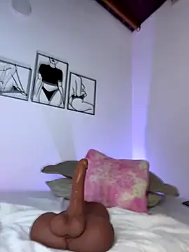 ellie_mcdonald's cam snapshot