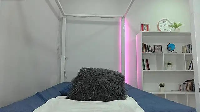 ari_rossee's cam snapshot