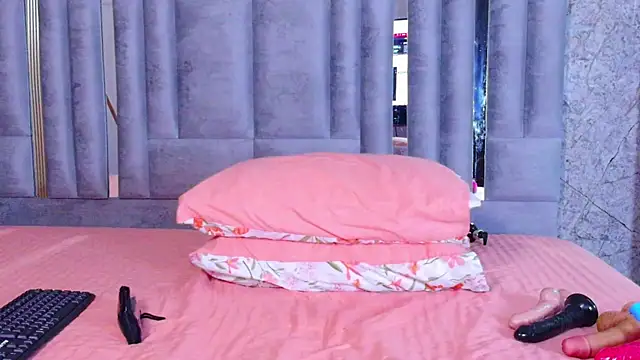 cutepetitee's cam snapshot