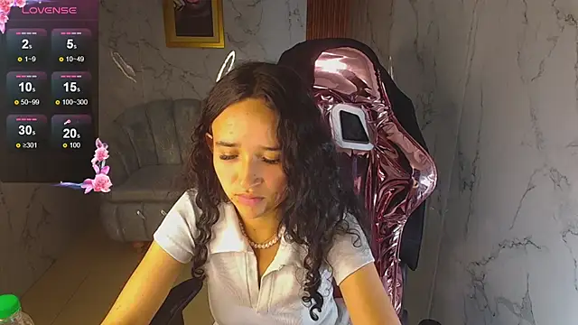 bella_vibess_s's cam snapshot