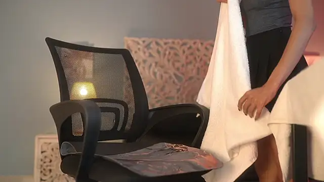 lupeebony's cam snapshot