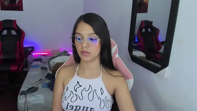 jessi_and_boy's cam snapshot