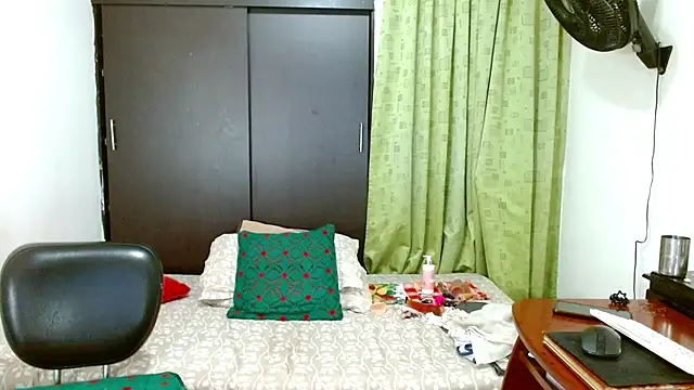 lunajones2024's cam snapshot