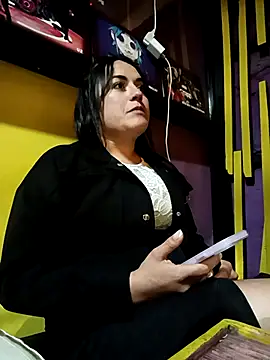 Lesly_10-'s cam snapshot