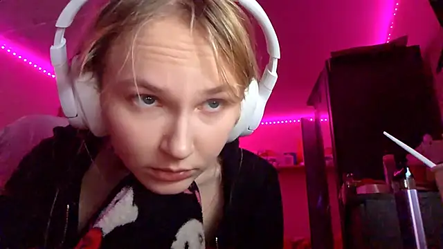 KarinRobertson's cam snapshot