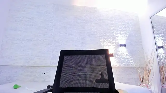 millie_brown21's cam snapshot