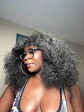 WomanNextdoor1's cam snapshot