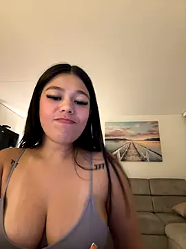 Alyshanon18's cam snapshot