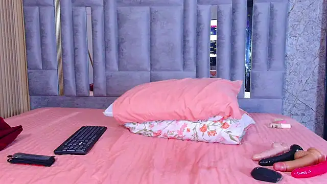 cutepetitee's cam snapshot