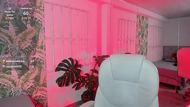 littlee_red's cam snapshot