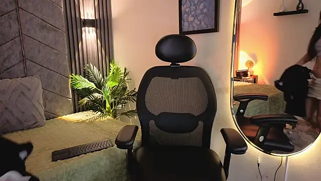 1Anya's cam snapshot