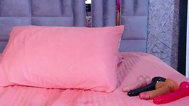 cutepetitee's cam snapshot