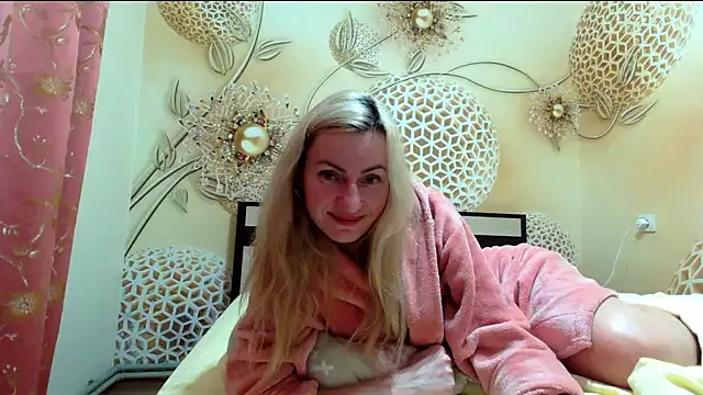 Yourrealgirl's cam snapshot