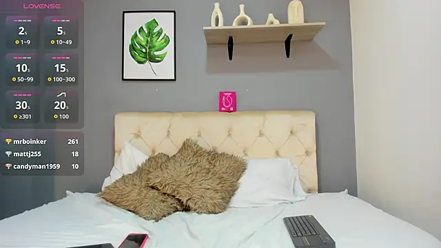 Mia_smith_x1's cam snapshot