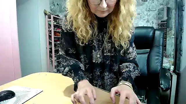 Helen1974's cam snapshot