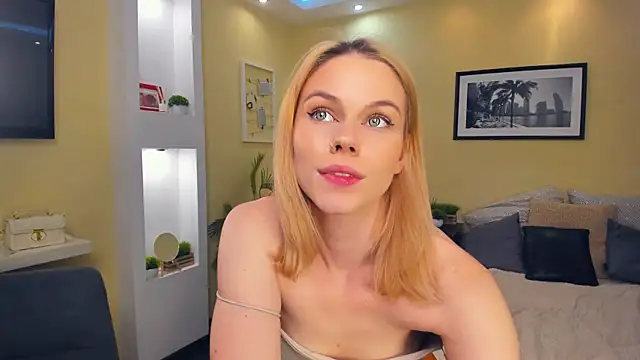 exposed_lizzy's cam snapshot