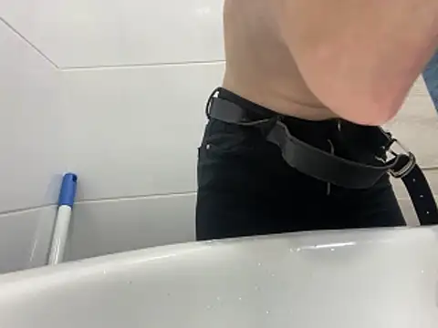 pleasedontpressaredburton's cam snapshot