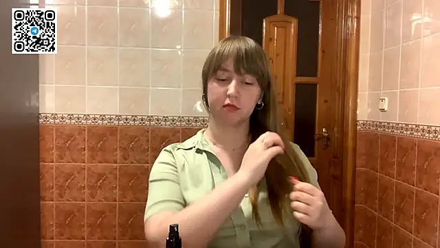 MaroonMoon_'s cam snapshot