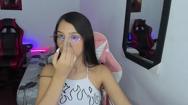 jessi_and_boy's cam snapshot