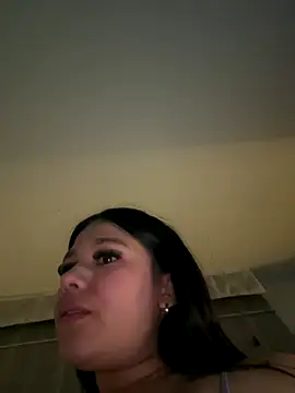 Alyshanon18's cam snapshot