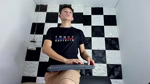 AndyFame1's cam snapshot